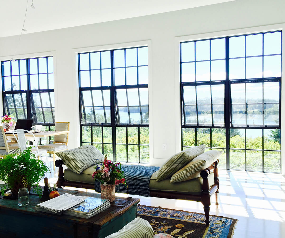 met prozor obrtno krilo oko horizontalne ose u sredini